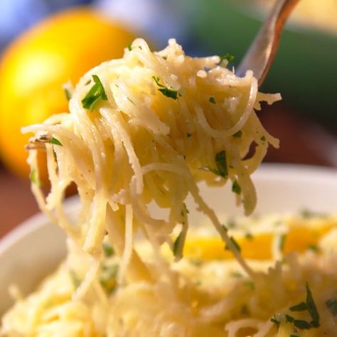 Creamy lemony pasta ....delish!! Lemon Angel Hair Pasta, Delish Videos, Angel Hair Pasta Recipes, Plats Healthy, Angel Hair Pasta, Lemon Pasta, Tasty Videos, Delish Recipes, Angel Hair