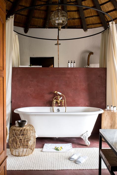 Hotel Bathtub, Funky Bathrooms, Safari Bathroom, Soho House Barcelona, Appliance Hardware, Cabin Bathroom, Campaign Furniture, Leather Trunk, Bath Tubs