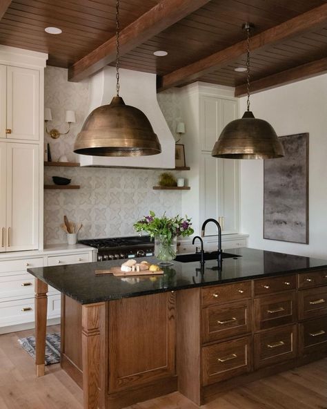 Classic Kitchen, Kitchen Farmhouse, Interiors Design, Kitchen Style, House Inspo, Dream Home Design, Home Decor Kitchen, Dream Kitchen, House Inspiration