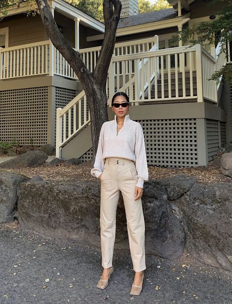 From Casual Meals to Formal Sit-Downs, Here's What to Wear to Christmas Dinner Cream Leather Trousers Outfit, Christmas Dinner Outfits, Christmas Dinner Outfit, Dinner Outfit Ideas, Outfit Ideas Christmas, Lunch Outfit, Dinner Party Outfits, Outfit Dinner, Aimee Song