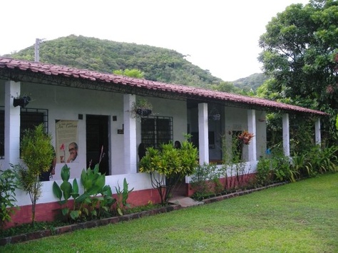 El Salvador Houses, Salvador House, Farm Cottage, Country Houses, Facade House, Central America, Country House, House Exterior, Pergola