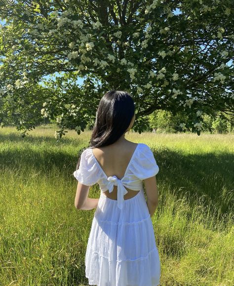 White Dress Outfit Aesthetic, Dress Outfit Aesthetic, Milk Maid Dress, White Dress Outfit Summer, White Dress Aesthetic, Dress Outfit Summer, Outfits Aesthetic Grunge, Field Aesthetic, Aesthetic 2023