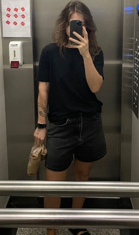 Masc Girl, Lesbian Outfits, Masc Women, Masc Outfits, Lesbian Fashion, Gay Outfit, Funny Fashion, Fashion Statements, Tomboy Outfits