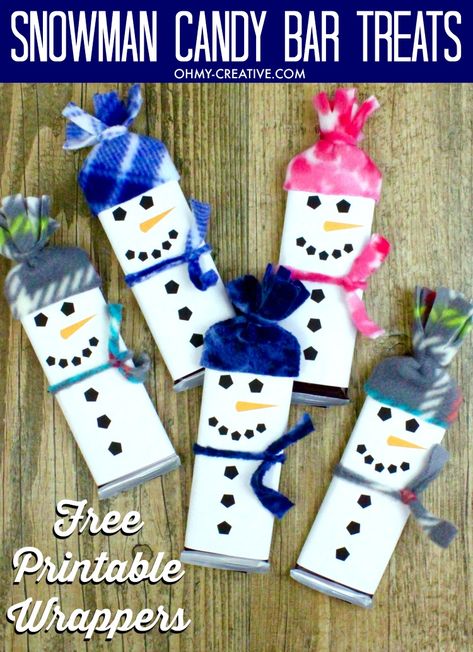 Adorable Snowman Candy Bar Treats with Snowman Free Printable candy bar wrapper template - a perfect kids treat for friends, classroom treat or stocking stuffer - a great Christmas kids craft too! OHMY-CREATIVE.COM Snowman Candy Bar, Christmas Candy Bar, Stampin Up Weihnachten, Diy Schneemann, Candy Bar Wrapper Template, Printable Snowman, Classroom Treats, Chocolate Bar Wrappers, Snowman Gifts