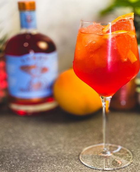 Spritz Mocktail, Italian Spritz, Pitcher Drinks, Spritz Recipe, Grapefruit Soda, Non Alcoholic Cocktails, Drinks To Make, Alcoholic Cocktails, Best Cleaning Products