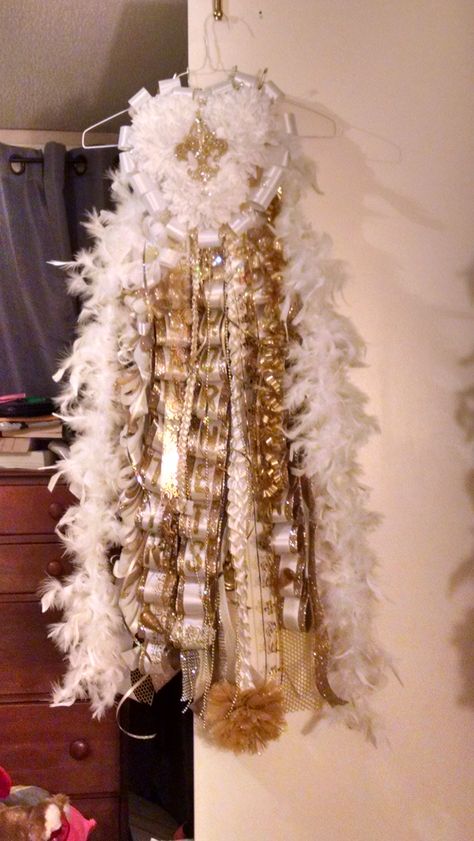 Triple white and gold homecoming mum Senior Hoco Mums White And Gold, Gold And White Homecoming Mum, White And Gold Mums Homecoming, Senior Mums Homecoming White And Gold, Gold Homecoming Mum, Gold Mums Homecoming, Hoco 2022, Hoco Mums, Senior Hoco