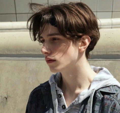 Brown Hair Boy, 얼굴 드로잉, Short Brown Hair, Aesthetic Boy, Hair Reference, Pose Reference Photo, Boy Hairstyles, Cortes De Cabello, My Type