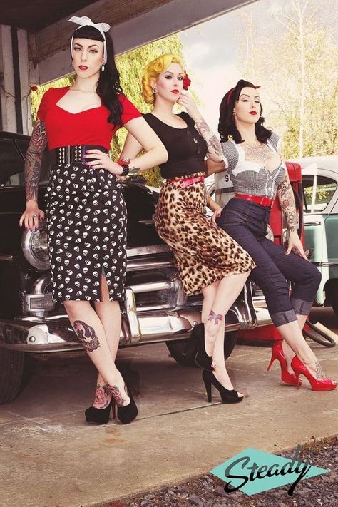 Mode Rockabilly, Pinup Photoshoot, How To Have Style, 1950s Pinup, Pin Up Poses, Rockabilly Girl, Rockabilly Outfits, Oufits Casual, Vintage Photoshoot