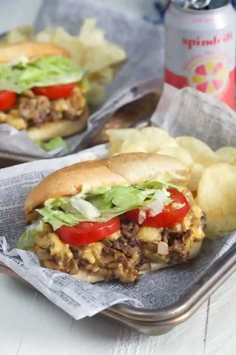 Chopped Cheese Sandwich, Hoagie Sandwiches, Cheesy Sandwich, Beef Sandwich Recipes, Chopped Cheese, Sub Sandwiches, Hot Sandwich, Homemade Hamburgers, How To Make Sandwich