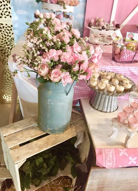 Farm Girl Baby Shower Ideas, Cowgirl Baby Shower Decorations, Farm Baby Shower Theme Girl, Barn Baby Shower Ideas, Cow Baby Shower Theme Girl, Farm Girl Birthday Party, Cowgirl Baby Shower Ideas, Cowgirl Baby Shower Theme, Farm Baby Shower Theme