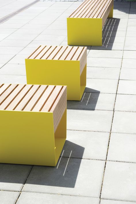 Wood Bench Design, Outdoor Chairs Design, Kursi Outdoor, Wooden Benches, Public Seating, Renzo Piano, Urban Furniture, Bench Designs, Street Furniture