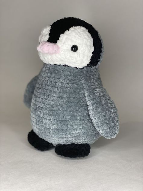 Free Crochet Sweater, Penguin Crochet, Crochet Gift Ideas, Plush Penguin, Crochet Penguin, Penguin Pattern, Amigurumi Plush, Easy Crochet Animals, Crocheting Patterns