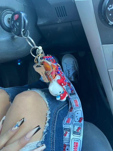 Car Keys Lanyard, Hello Kitty Car Keys, Hello Kitty Keychains, Cute Car Keys Keychains Ideas, Keychain Accessories, Cute Keychains For Car Keys, Car Keychain Aesthetic, Car Keys Keychain Ideas, Car Wheel Cover