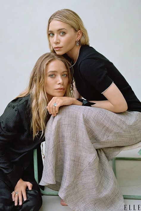 Mary Kate Ashley Olsen - Elle December 2014, The Row Mary Kate Ashley Olsen, Olsen Twins Style, Sisters Photoshoot Poses, Olsen Sister, Mode Editorials, Sisters Photoshoot, Mary Kate Ashley, Olsen Twins, Mary Kate Olsen