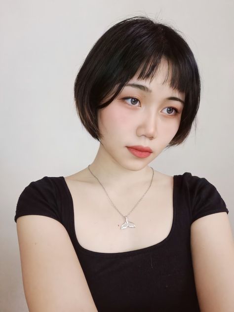 Black cute hairstyle choppy bangs short petite model korean kawaii retro Short Choppy Bangs, Korean Bangs, Korean Kawaii, Choppy Bangs, Petite Models, Cute Hairstyle, Bangs Short, Cute Hairstyles, Bangs