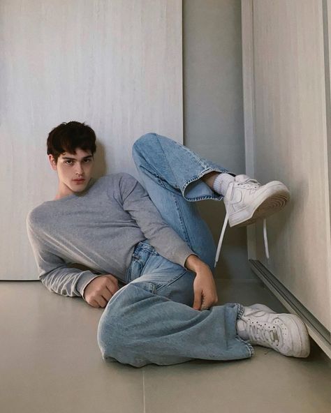 Aesthetic Male Outfits, Male Outfit, Soft Boy, Soft Aesthetic, Poses For Men, Fitness Inspo, Photo Poses, Style Me, Mom Jeans