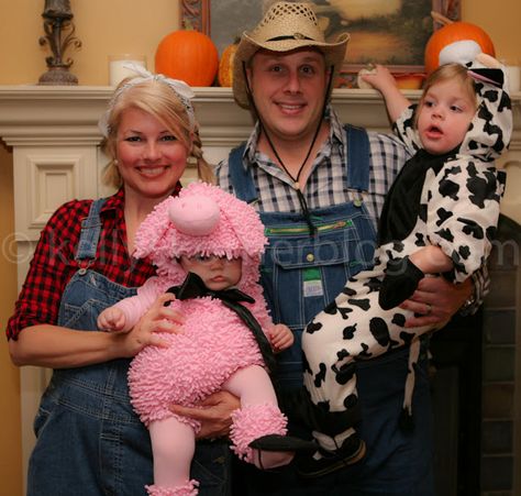 Old McDonald | 25+ Creative Family Costumes Farmer Halloween Costume, Animal Costumes Women, Farmer Halloween, Farm Costumes, Farm Animal Costumes, Family Themed Halloween Costumes, Old Mcdonald, Themed Halloween Costumes