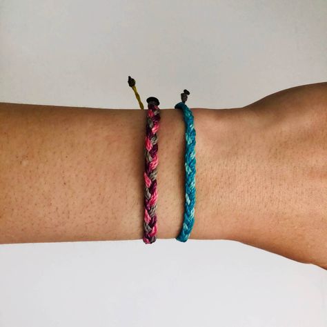 DIY Pura Vida-Inspired Bracelets | How To Make Wax String Friendship Bracelets - MuffinChanel Pura Vida Bracelets Diy, Diy Anklet, Anklet Ideas, Bracelets With String, Bracelet Thread, String Friendship Bracelets, Bracelet Patterns Easy, Basic Bracelet, Diy Bracelets With String