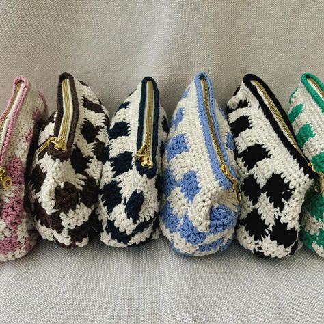 Crochet mobile pouch