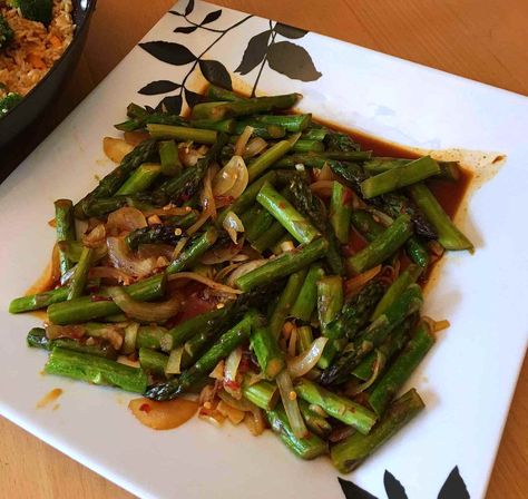 Spicy Asparagus Recipes, Chinese Asparagus, Fusion Food Recipes, Spicy Asparagus, Spicy Green Bean Recipes, P F Chang, Spicy Green Beans, Asparagus Stir Fry, Asparagus Fries