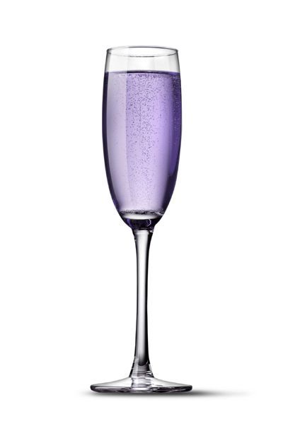 How to Incorporate the Pantone Colour of the Year Into Your Wedding – Ultra Violet Wedding Inspiration – Stories in Bloom Purple Champagne, Tangled Wedding, Themes Party, Champagne Drinks, Violet Wedding, Lilac Wedding, Purple Party, Glass Of Champagne, Champagne Cocktail