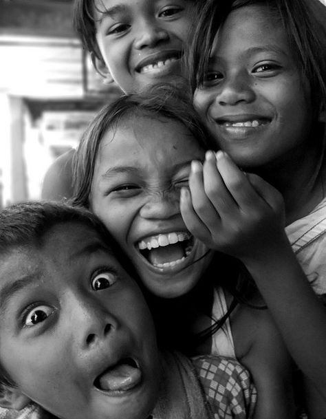 street children in the Philippines Kids Around The World, Street Portrait, Happy Faces, Street Kids, We Are The World, Trik Fotografi, People Of The World, Just Smile, 영감을 주는 캐릭터