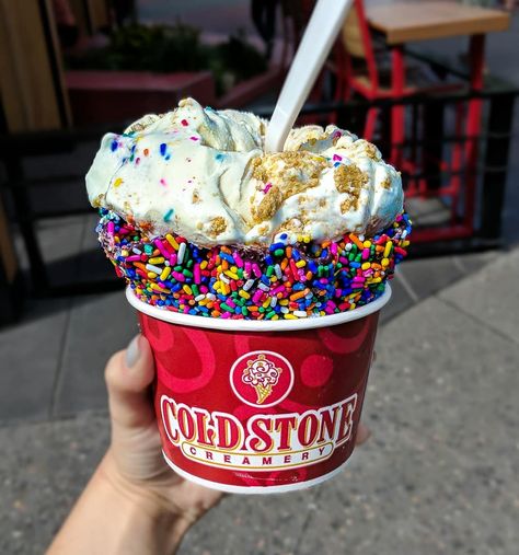 JURASSIC FOODIES on Instagram: “If you're interested in what my dream ice cream order would be: this is it. Ordered at my FAVE ice cream branch @coldstone 🍦 A huge portion…” Coldstone Ice Cream, Food F, Junk Food Snacks, Food Street, Late Night Snacks, Weird Food, Recipes From Heaven, Fried Food, My Dream