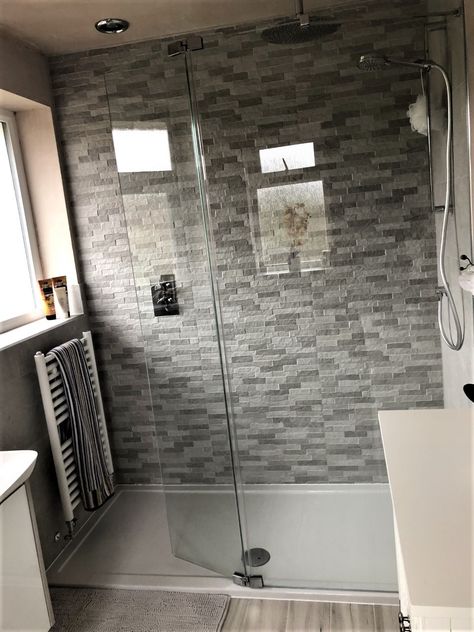 Walk In Shower With Towel Rail, Walk In Shower Radiator, Wall Radiators, Small Shower Room, Open Showers, Toilet Sink, Shower Rose, Bathroom Radiators, Small Showers