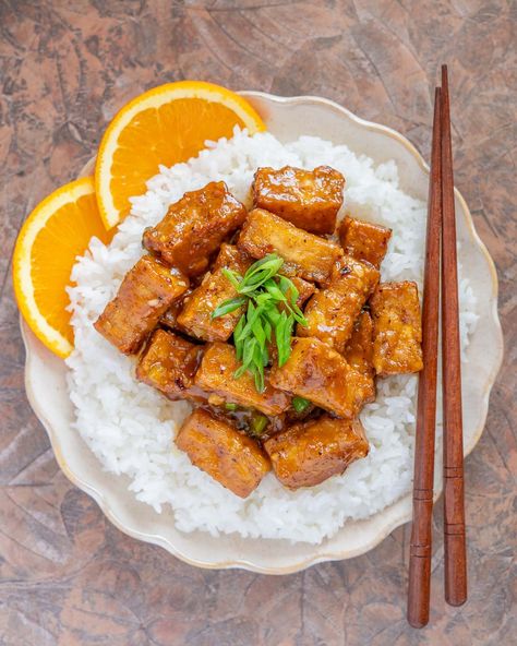 🍊 Orange tofu. 🧡 One of our current faaavorite meals when we’re craving takeout! We whip up a batch of super easy air fryer tofu and toss it in a sweet, savory, and slightly tangy orange sauce. The inspiration for this, honestly? Panda Express orange chicken. 😂 It’s the epitome of nostalgic for me — in high school I used to love ordering a Panda bowl with chow mein and orange chicken at the mall. I was stoked when they introduced the Beyond Orange Chicken, and then gutted when they discontin... Cooking Tempeh, Orange Tofu Recipe, Panda Bowl, Asian Vegan Recipes, Orange Tofu, Air Fryer Tofu, Panda Express Orange Chicken, Tofu Soup, Vegan Oil Free