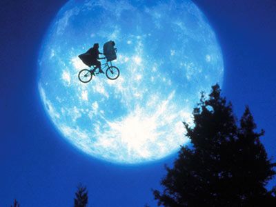 moon Steven Spielberg Movies, Et Phone Home, Orlando Universal, 1980s Childhood, Francois Truffaut, I Love The 80s, Magical Moon, Chris Tucker, The Truman Show