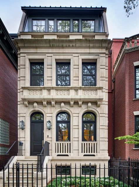 Elegant Townhouse with Classical Architecture - Lincoln Park, Chicago, Illinois #architecture #classicalarchitecture #luxuryhome Elegant Townhouse, Fishing House, Residence Architecture, Lincoln Park Chicago, Townhouse Exterior, Pavilion Design, Townhouse Designs, Neoclassical Architecture, Victorian Architecture