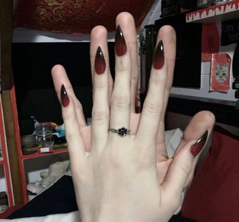 Mains Couple, Red Black Nails, Vampire Nails, Black Ombre Nails, Red Ombre Nails, Gothic Nails, Goth Nails, Grunge Nails, Nail Swag