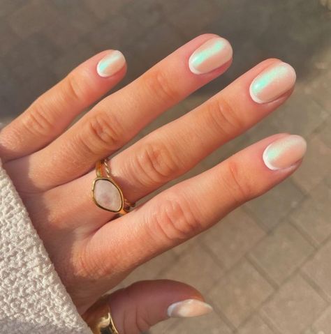 Glazed Doughnut Nails Short, Glazed Doughnut Nails, Hailey Bieber Glazed Donut Nails, Nails Sheer, Wedding Colour Palettes, Nails Pearl, Fab Mood, Mood Wedding, Glazed Donut Nails