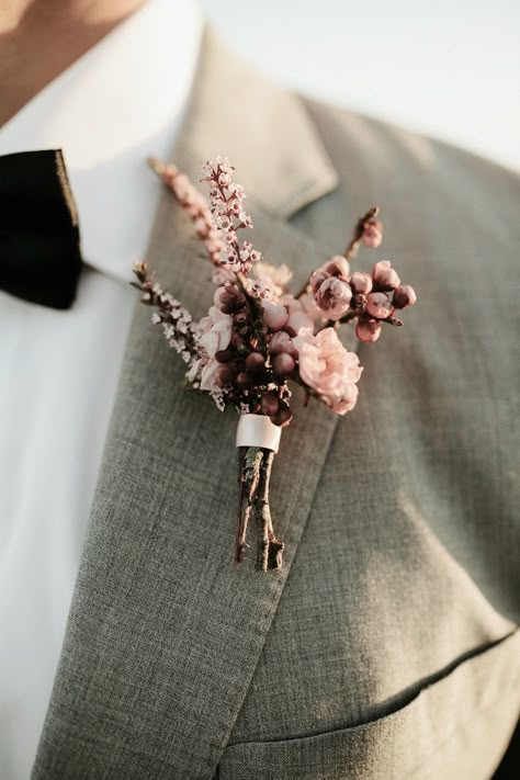 Cherry Blossom Wedding Bouquet, Cherry Blossom Wedding Dress, Cherry Blossom Bouquet, Cherry Blossom Wedding Theme, Sakura Wedding, Soft Romance, Pink Boutonniere, Cherry Blossom Theme, Light Pink Wedding