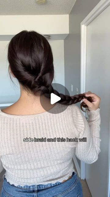 ☪︎ Tori Puras ✫ on Instagram: "@_toripuras time to elevate that side braid! Try this HACK! 

#hairhacks #sidebraid #braidsbraidsbraids #cutehairstyles" Loose Side Braid, Side Braid Hair, Low Braid, Messy Side Braid, Loose Side Braids, Hair Hack, Side Braid Hairstyles, Braid Hair, Side Braid