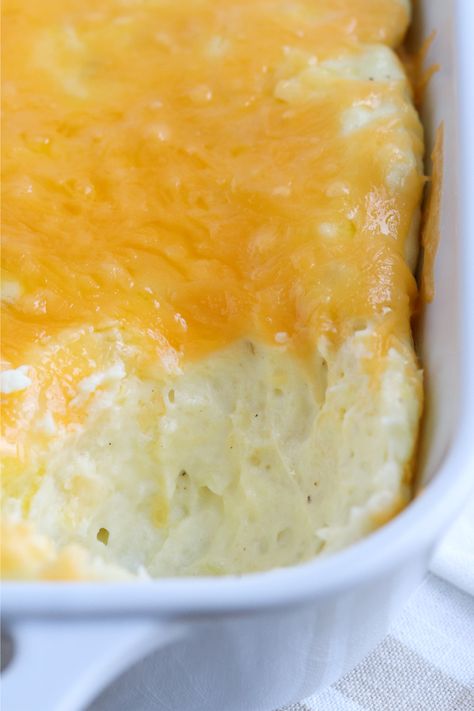 Mashed Potatoes Casserole, Cheesy Mashed Potato Casserole, Mashed Potato Casserole Recipes, Sour Cream Mashed Potatoes, Potatoes Loaded, Cream Cheese Mashed Potatoes, Cheddar Mashed Potatoes, Cream Cheese Potatoes, Baked Mashed Potatoes