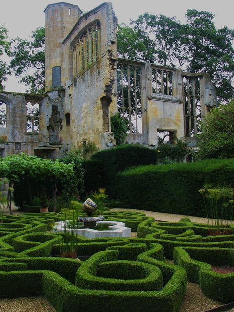 The Cotswolds England, Cotswolds England, Famous Gardens, Castle Mansion, Famous Castles, Abandoned Castles, Castle In The Sky, Abandoned Mansions, Castle Ruins