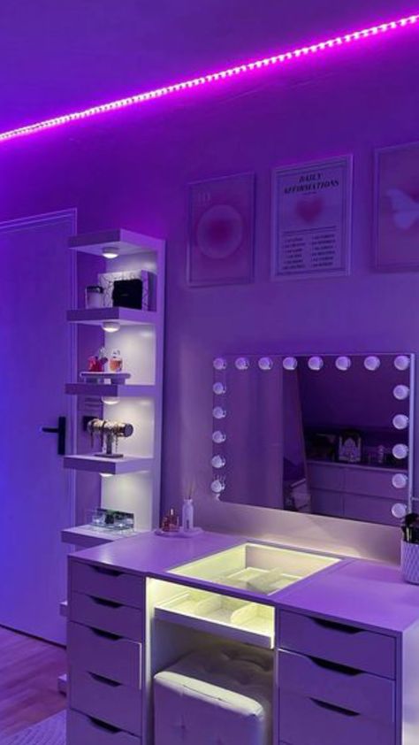 #tropp#beau Windows Ideas Modern, Sliding Windows Ideas, Models Without Makeup, Photos Of Models, Windows Ideas, Cristiano Jr, Beauty Room Vanity, Purple Room, Room Organization Bedroom