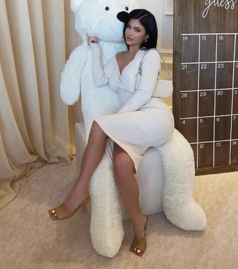 Inside Malika Haqq’s Bear-Themed Baby Shower {PHOTOS} - BellyitchBlog Malika Haqq, Kylie Jenner Baby, Shower Photos, Teddy Bear Cookies, Bear Baby Shower Theme, Pregnant Celebrities, Baby Shower Photos, Teddy Bear Baby Shower, King Kylie