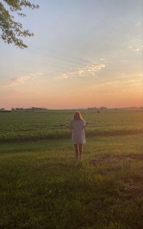 #sunset #oversizedtshirt #iowa #corn #soybeans #cottagecore #farm #indiana #illinois #summer #vibes Iowa Aesthetic, Indiana Aesthetic, Midwestern Summer, Midwest Core, Indiana Summer, Midwest Summer, Cottagecore Farm, Big T Shirt, Picnic Inspiration