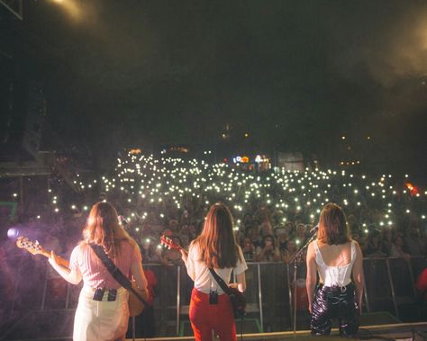 Haim Girlband Aesthetic, Haim The Band, Danielle Haim, Chicas Punk Rock, Folk Band, I Am A Singer, Band Aesthetic, Indie Band, What Do You Feel