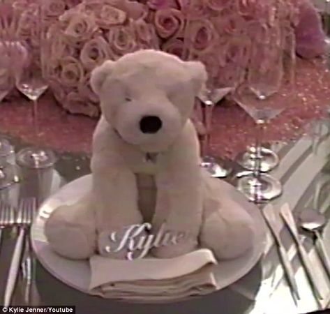 Kylie Jenner Baby Shower, Kylie Jenner Youtube, Kylie Baby Shower, Celebrity Baby Showers, Kylie Jenner Blonde, Kylie Jenner Baby, Shower Images, Teddy Bear Party, Kylie Jenner Instagram