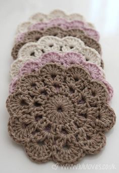 Crocheted Coasters, Beau Crochet, Coaster Pattern, Confection Au Crochet, Crochet Coaster Pattern, Crochet Coaster, Easy Crochet Patterns Free, Crochet Simple, Quick Crochet