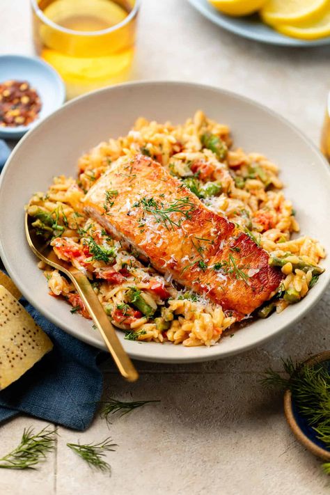 Switch up your standard salmon routine and try out this delicious Creamy Salmon Orzo Skillet! It's overflowing with savory flavors. Salmon Orzo Recipe, Salmon Orzo, Orzo Skillet, Creamy Salmon, Garlic Parmesan Potatoes, Corn Avocado Salad, Lemon Orzo, Pan Fried Salmon, Orzo Recipes