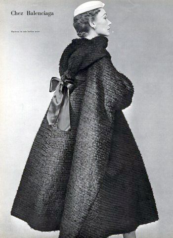 Balenciaga coat, 1952 40s Mode, Vintage Balenciaga, Cristobal Balenciaga, 1930's Fashion, Evening Coat, Glamour Vintage, Cristóbal Balenciaga, Fifties Fashion, Look Retro