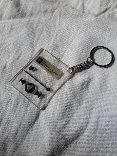 Resin keychains spotify keychains for sale Cool Keychains Diy, Bts Keychain, Keychains Diy, Keychain Resin, Cool Keychains, Resin Keychain, Keychains, Cool Stuff, Bts