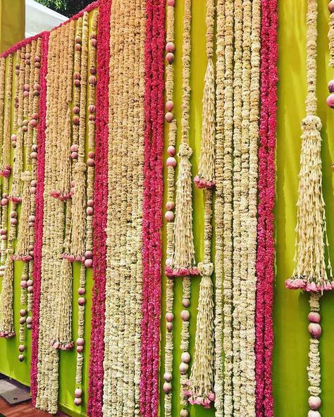 Bhajan Sandhya Decoration, Marigold Wedding Decoration, Mehndi Setup, Haldi Decor Ideas, Pellikuthuru Decor, Haldi Decorations, Bride Haldi, Tube Rose, Hanging Floral Decor