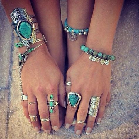 Rings And Bracelets, Boho Mode, Modern Hippie, Estilo Hippie, Coachella Outfit, Turquoise Boho, Bohol, Vanessa Hudgens, Hippie Chic