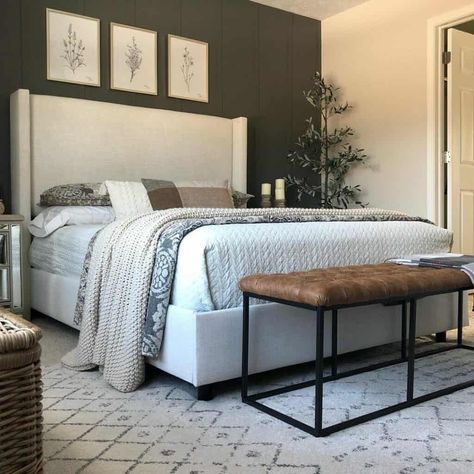 Grey Tufted Headboard Bedroom, Grey Bedroom Decor Ideas, Grey Tufted Headboard, Grey Blankets, Gray Tufted Headboard, Tufted Headboard Bedroom, Cozy Grey Bedroom, Black Accent Wall, Black Walls Bedroom