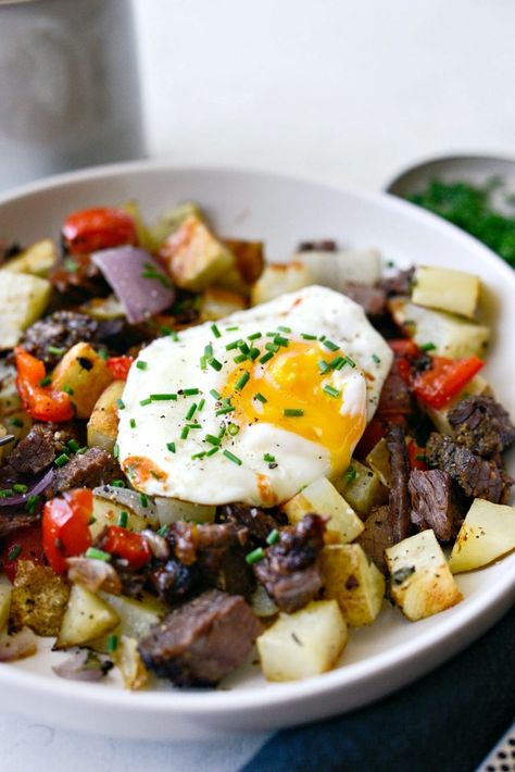 Smoked Brisket Breakfast Potatoes - Simply Scratch Brisket Brunch Ideas, Brisket Breakfast Recipes, Pulled Brisket, Peppers And Potatoes, Potato Breakfast Recipes, Smoked Beef Brisket, Gourmet Breakfast, Cubed Potatoes, Smoked Beef